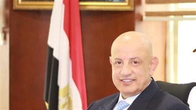 الطيار وائل النشار يثمّن جهود العاملين بالمصرية للمطارات
