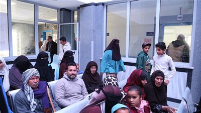  قافلة شاملة لجامعة الفيوم  تقدم خدماتها  لـ 890  من أهالي قرية المحمودية 