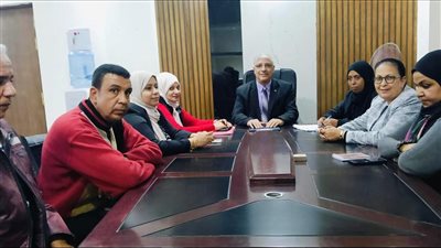  وكيل التربية والتعليم بقنا يستعرض خطة عمل الفصل الدراسي الثاني بالمدارس 