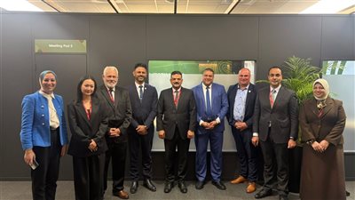 وفد وزارة البترول يلتقي بالمستثمرين في جناح التعدين المصري