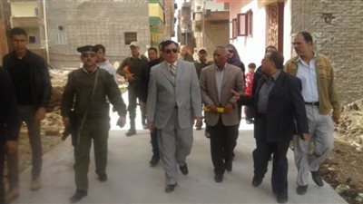 محافظ دمياط يتفقد أعمال الرصف بكفر سعد