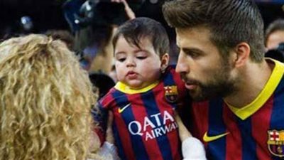 «شاكيرا» تحلم بإنجاب فريق كرة من مدافع برشلونة