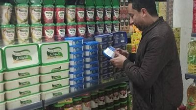 تموين البحيرة يضبط 45 كرتونه فول سوداني مستورد بدون فواتير   