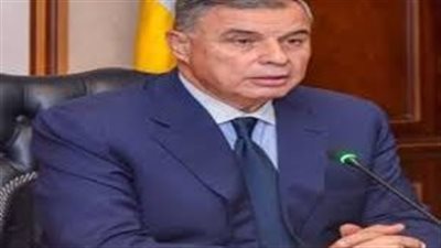 محافظ الإسكندرية يوجه بتسريع رصف الطرق وإعادة الشيء لأصله بكافة الأحياء