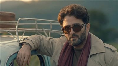 «مسكون».. مصطفى مراد يطرح أولى أغنياته ويستعيد أجواء التسعينات