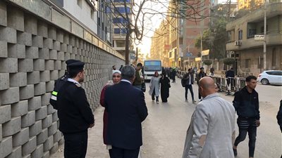 محافظ الدقهلية يتابع حالة الركوب بموقف السيرفيس بشارع جيهان