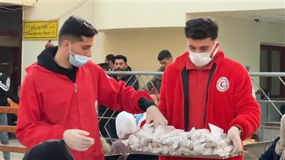   الهلال الأحمر يستقبل الدفعة الـ 11 من الأشقاء الفلسطينيين ويدفع بقافلة «زاد العزة» 139