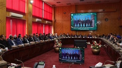 محافظ الإسماعيلية السابق يهنيء المحافظ الجديد بتوليه مهامه