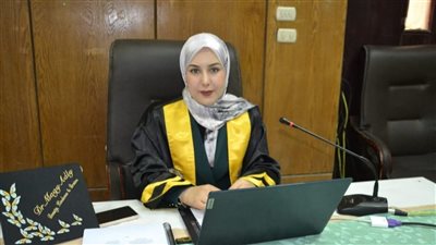 امتياز مع مرتبة الشرف.. ماجدة عدلي تحصل على الدكتوراه بكلية الألسن جامعة سوهاج