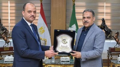 تكريم سكرتير عام مساعد الشرقية بعد تعيينه نائبًا لمحافظ الوادي الجديد