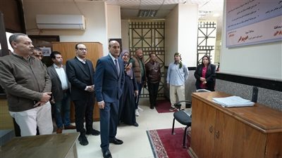 محافظ أسيوط الجديد يتفقد إدارات الديوان العام ويشدد على سرعة الإنجاز
