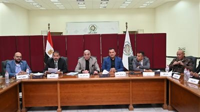 مجلس أمناء العاشر يناقش النظافة والإنارة والكلاب الضالة ويقر فعاليات رمضانية