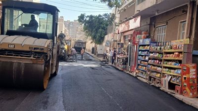 استكمال أعمال رصف ورفع كفاءة شوارع بحي شرق أسيوط ضمن الخطة الاستثمارية