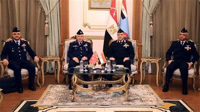 قائد القوات الجوية يناقش علاقات الشراكة والتعاون مع  قائد القوات الجوية التركية
