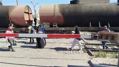 تفاصيل سقوط بوجي عربة قطار بضائع بحوش محطة بني سويف
