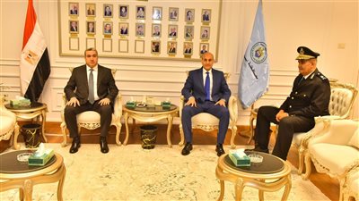 محافظ أسيوط يستقبل مدير الأمن والحكمدار لتقديم التهنئة بمناسبة توليه مهام منصبه