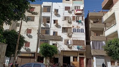 مواطن يستغيث من شركة أدوية تستولي على أملاكه بنجع حمادي بمعاونة الورثة 