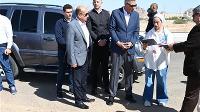 محافظ جنوب سيناء يتفقد منطقة الرويسات بشرم الشيخ