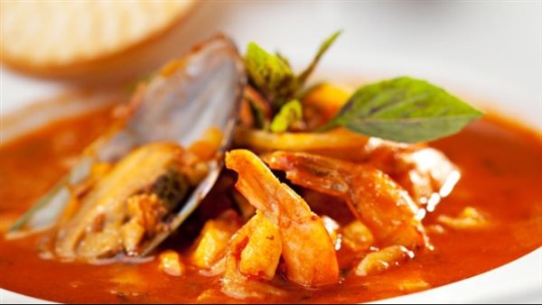 طاجن السي فود بطعم مختلف يجذب عشاق المأكولات البحرية