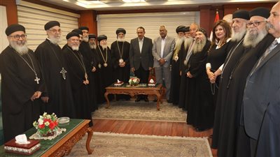 أساقفة سوهاج يقدمون التهنئة للمحافظ الجديد 