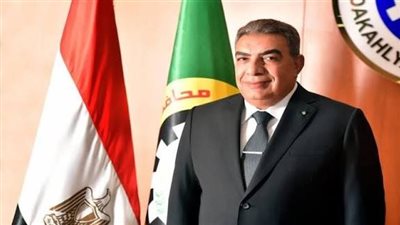 محافظ الدقهلية يستمع لمطالب المرضى بعيادة ابن لقمان للتأمين الصحي