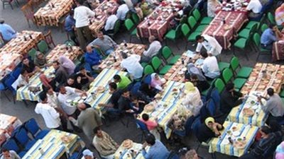 ما حكم إقامة موائد الرحمن فى رمضان؟