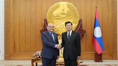 مصر تعزز حضورها .. السفير هاني مصطفى يقدم أوراق اعتماده لدى لاوس