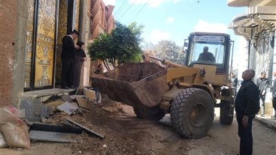 حملات مكثفة بكوم حمادة لإزالة 5 حالات تعدي على الطريق العام بالبحيرة