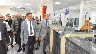 محافظ أسيوط يتفقد التشغيل التجريبي لمجمع الخدمات الحكومية بالشامية بساحل سليم 