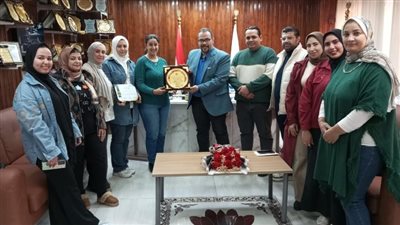 وكيل صحة الشرقية يهنئ الفريق الحائز على المركز الأول في مبادرة ١٠٠ يوم صحة
