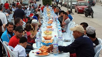ما حكم إقامة موائد الرحمن فى رمضان؟