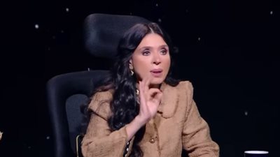 دينا: لو ابني عمل مساكنة مش هتأثر.. لكن لو بنتي هقطع رقبتها