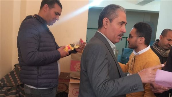 ضبط مصنع زيت طعام غير مرخص وآلاف الزجاجات قبل طرحها بالأسواق بمنفلوط