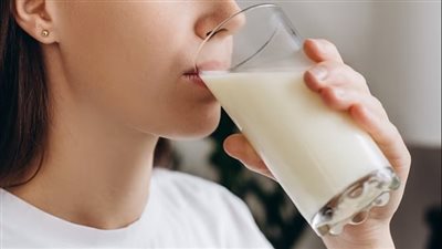 دراسة تكشف علاقة شرب الحليب بعد التمرين وصحة العظام لدى كبار السن