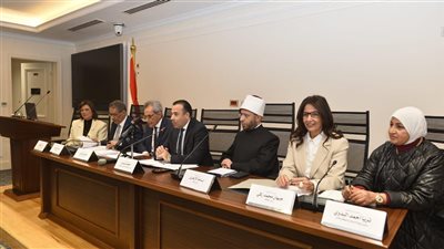 وزيرة الثقافة: لدينا جيل معترض يحتاج إلى التواصل والحوار