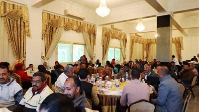 محافظ المنيا يشارك العاملين بالديوان العام في مأدبة إفطار جماعي
