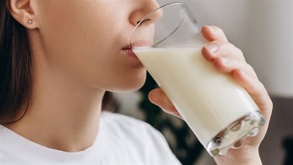 دراسة تكشف علاقة شرب الحليب بعد التمرين وصحة العظام لدى كبار السن