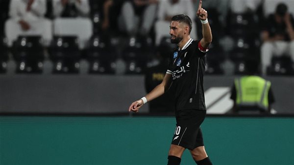 بهاتريك كاراسكو.. الشباب يتخطى عقبة الرياض في دوري روشن