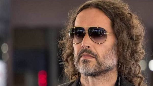 راسل براند ينفي التهم الموجهة إليه في أحدث جلسة استماع أمام المحكمة