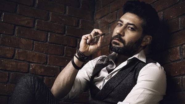 محمد عز يهاجم الدخلاء على مهنة التمثيل بتصريح صادم.. ماذا قال؟