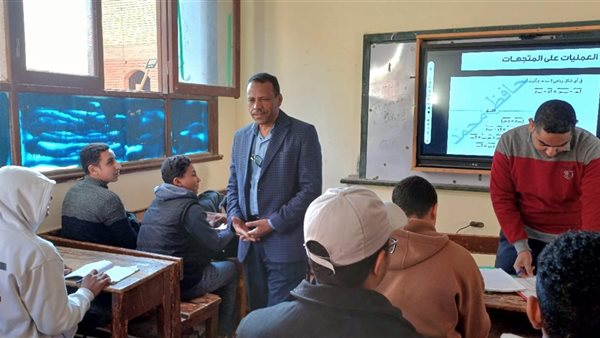 مدير التعليم يتفقد مدرسة أبوتشت الثانوية العسكرية بنين لمتابعة سير العمل