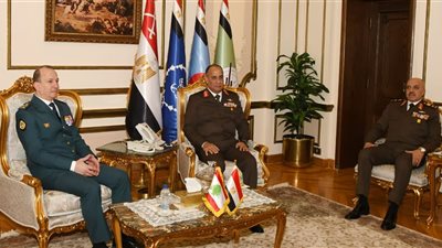 الفريق أشرف سالم زاهر وزير الدفاع يلتقى قائد الجيش اللبنانى