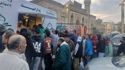إقبال كثيف على سيارات 