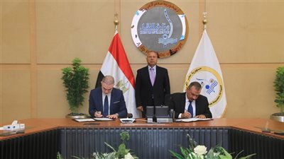 وزير النقل يشهد توقيع بروتوكول تعاون بين شركة القناة للتوكيلات الملاحية وتراست للتجارة والنقل  