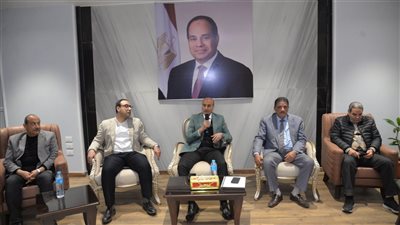 محافظ أسيوط للصحفيين والإعلاميين : الإعلام شريك أصيل في التنمية 