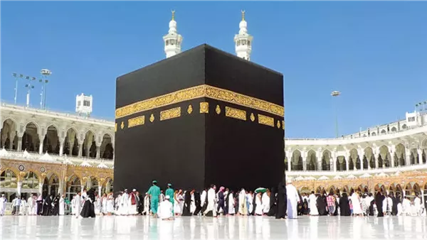 حكم من قام بأداء العمرة عن نفسه والحج عن غيره