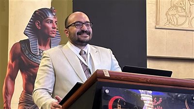  منح الدكتور أحمد رأفت السيد 