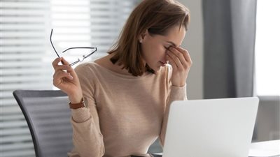 علامات تنذرك بالإرهاق الرقمي.. احذر