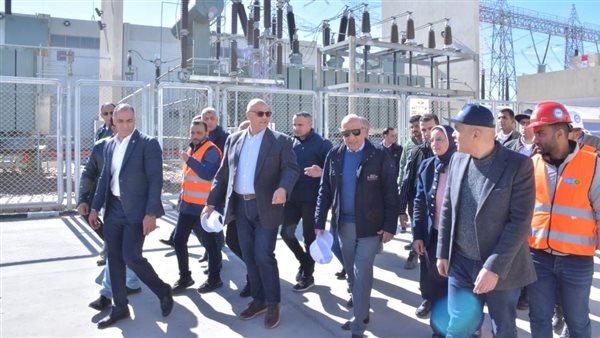 وزير الكهرباء ومحافظ الإسكندرية يتفقدان محطة محولات برج العرب الترفيهية جهد 22/66/220/500
