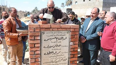 محافظ المنيا يضع حجر أساس مجمع الجزائر التعليمي بسمالوط 